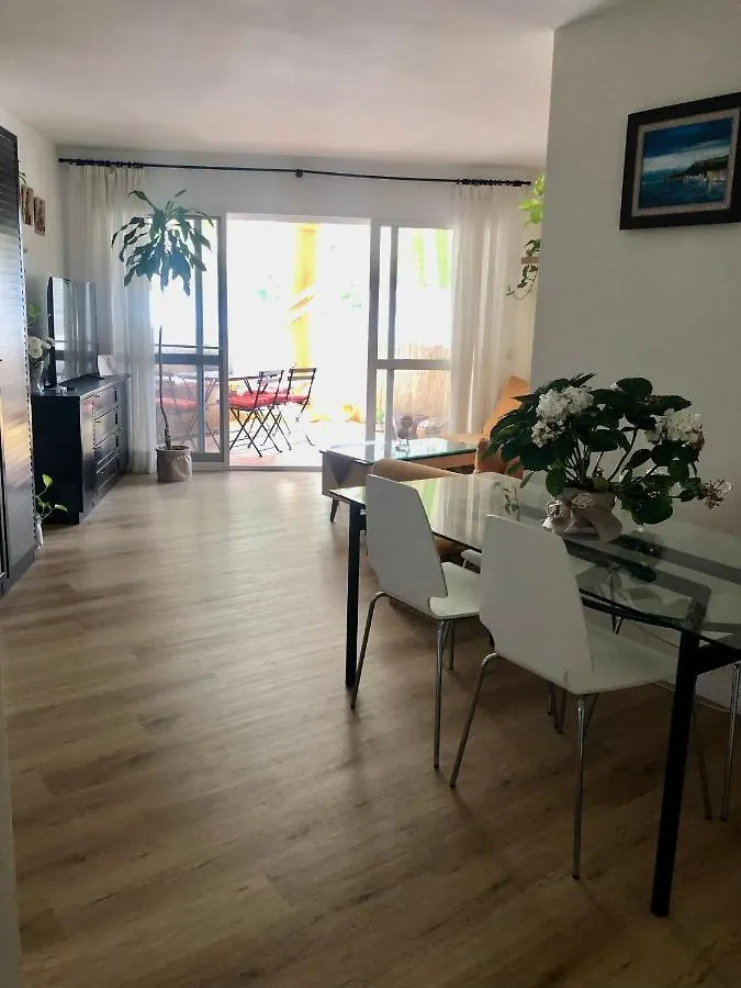 Habitacion Con Smart Tv En Piso Compartido Con Bano Privado O Compartido Malaga Sol Spain