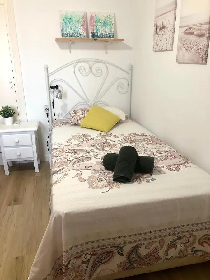 Habitacion Con Smart Tv En Piso Compartido Con Bano Privado O Compartido Malaga Sol 0*,  Spain
