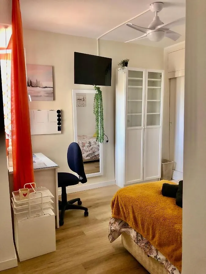 Habitacion Con Smart Tv En Piso Compartido Con Bano Privado O Compartido Malaga Sol