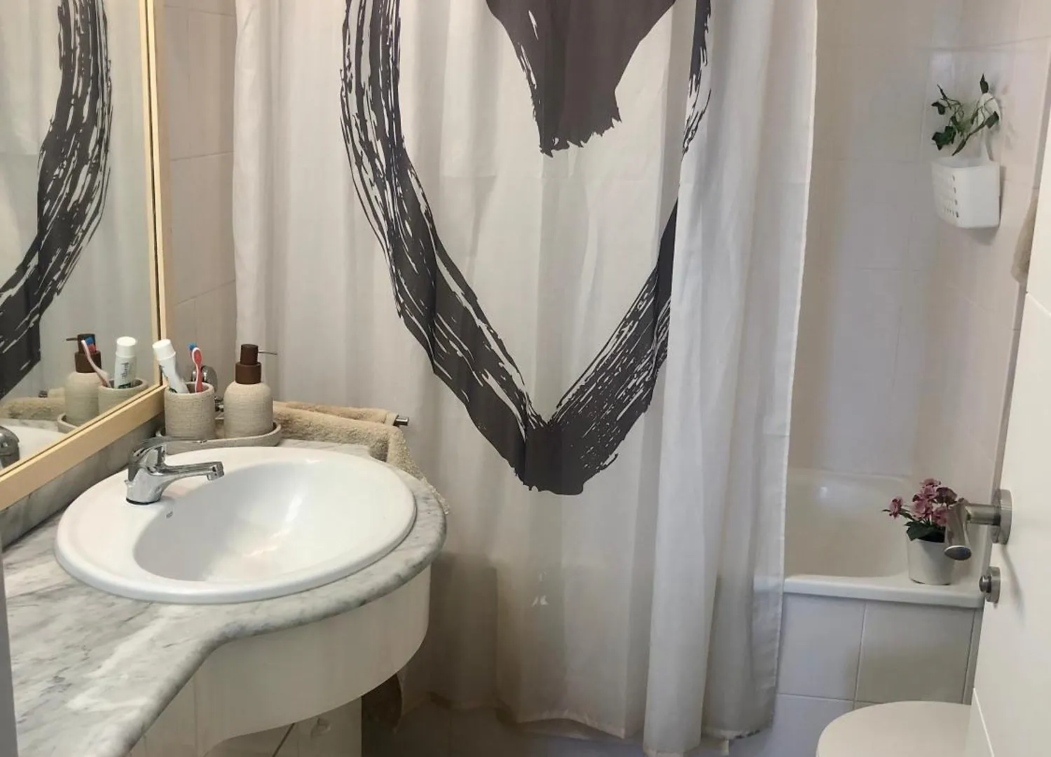 Homestay Habitacion Con Smart Tv En Piso Compartido Con Bano Privado O Compartido Malaga Sol Spain