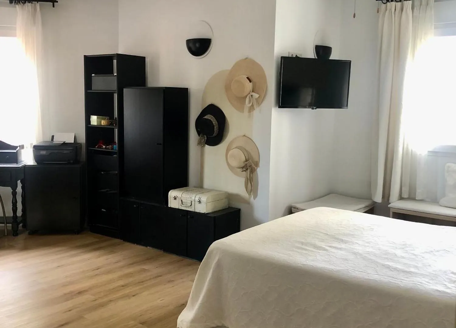 Habitacion Con Smart Tv En Piso Compartido Con Bano Privado O Compartido Malaga Sol Homestay