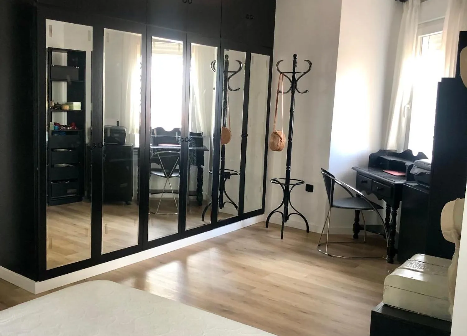 Habitacion Con Smart Tv En Piso Compartido Con Bano Privado O Compartido Malaga Sol