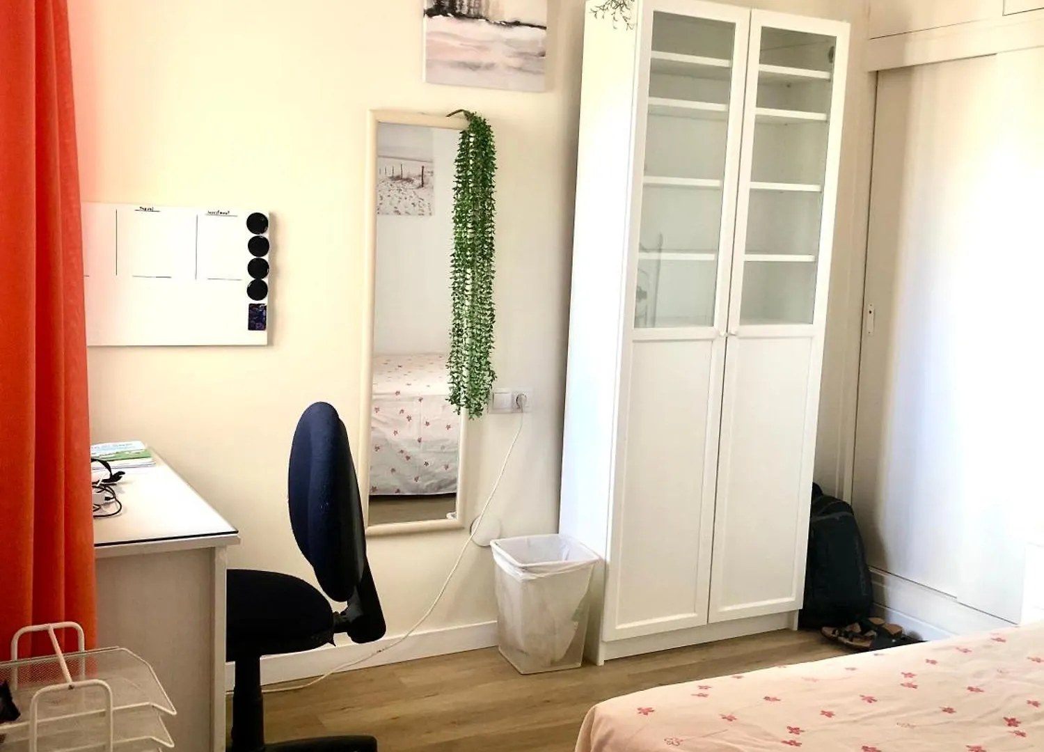 Habitacion Con Smart Tv En Piso Compartido Con Bano Privado O Compartido Malaga Sol 0*,  Spain